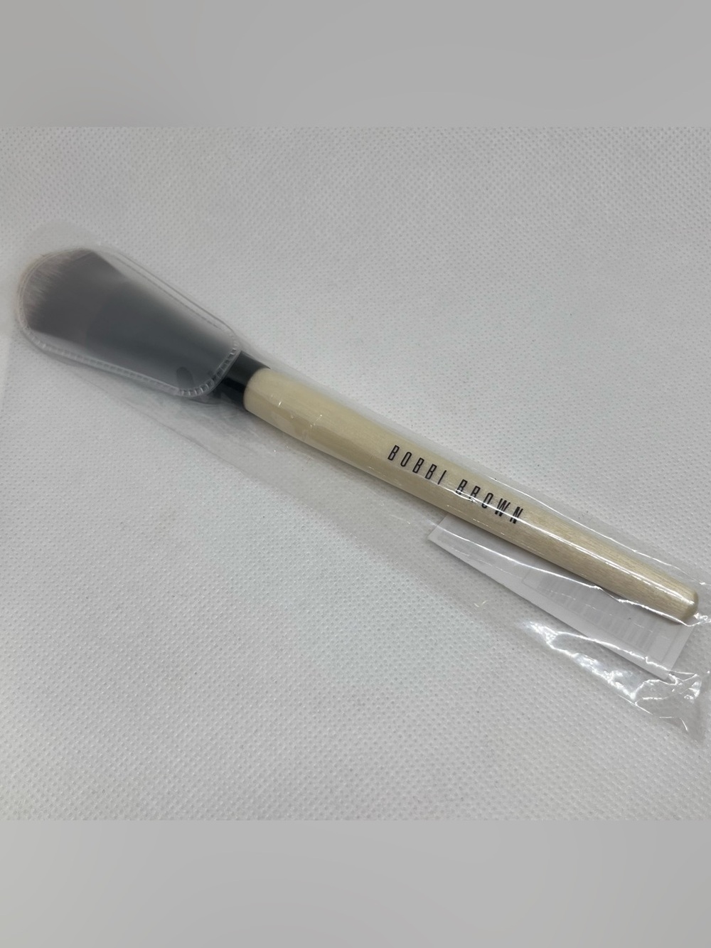New Bobbi Brown Foundation Brush - Picture 2 of 3